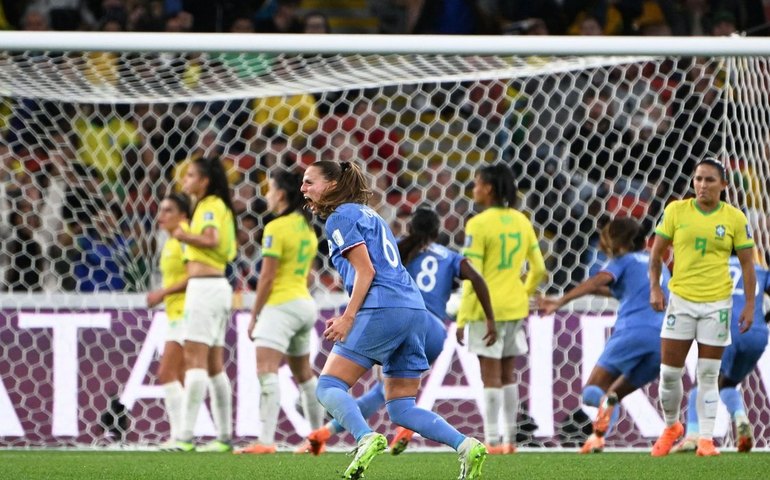 Jogada ensaiada e desatenção na marcação: como a França marcou o gol da vitória sobre o Brasil