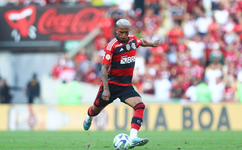 Flamengo e Fluminense fazem clássico de tempos distintos e empatam