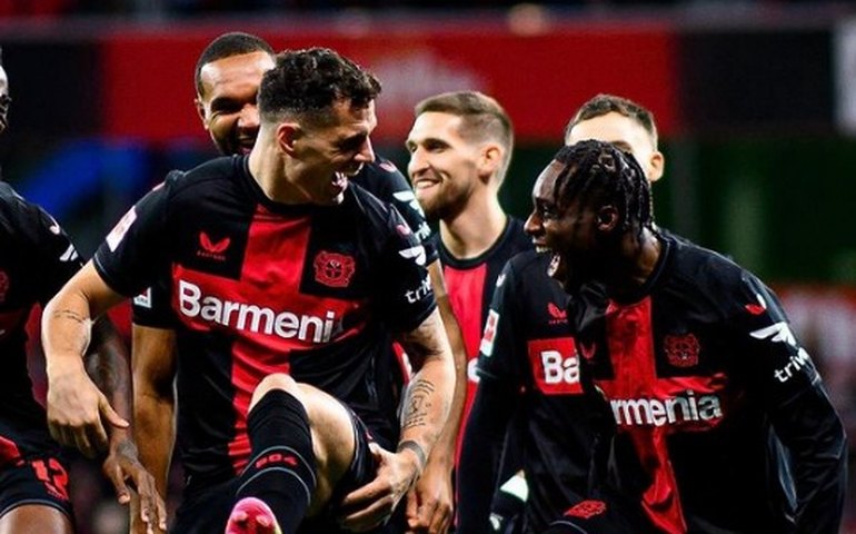 Goleiro falha, Bayer Leverkusen bate o Mainz, e amplia a vantagem na liderança do Alemão
