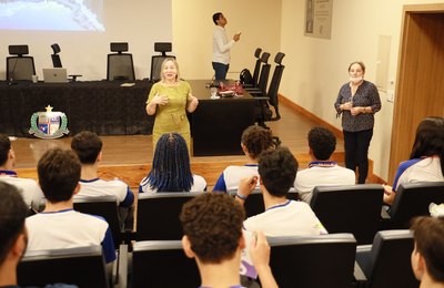 Ministério Público recebe estudantes para falar de direitos, deveres e apesentar a sua história através do acervo existente no Memorial