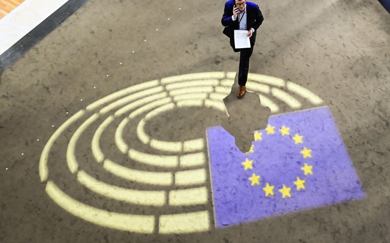 UE seguirá como único grande ator sem laços com a Rússia, diz eurodeputado