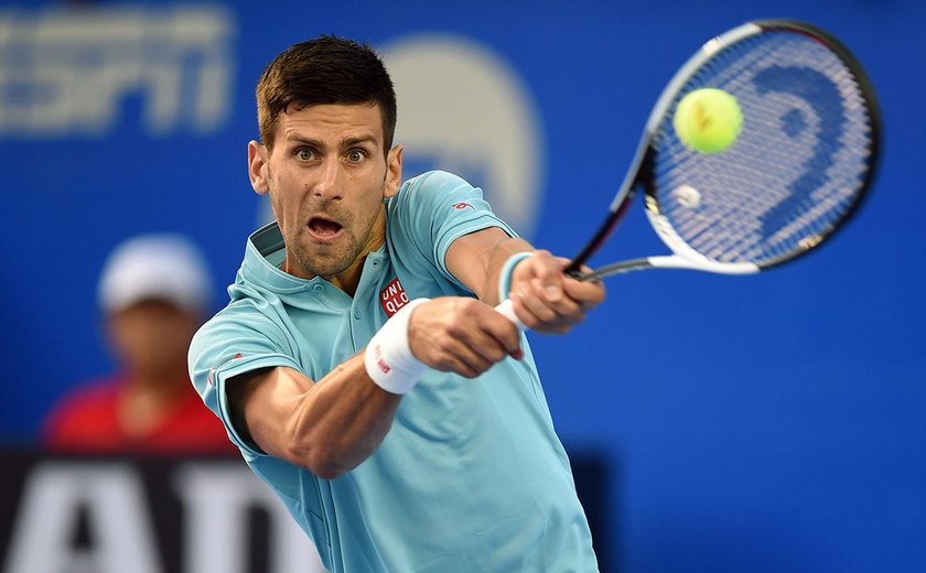 Sem dificuldades, Djokovic vence norte-americano na estreia em Wimbledon