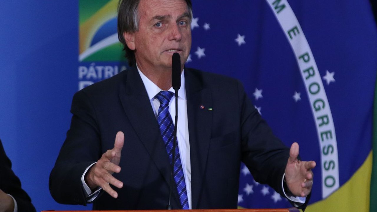 Em evento na BA, Bolsonaro fatura politicamente com queda no preço de combustível