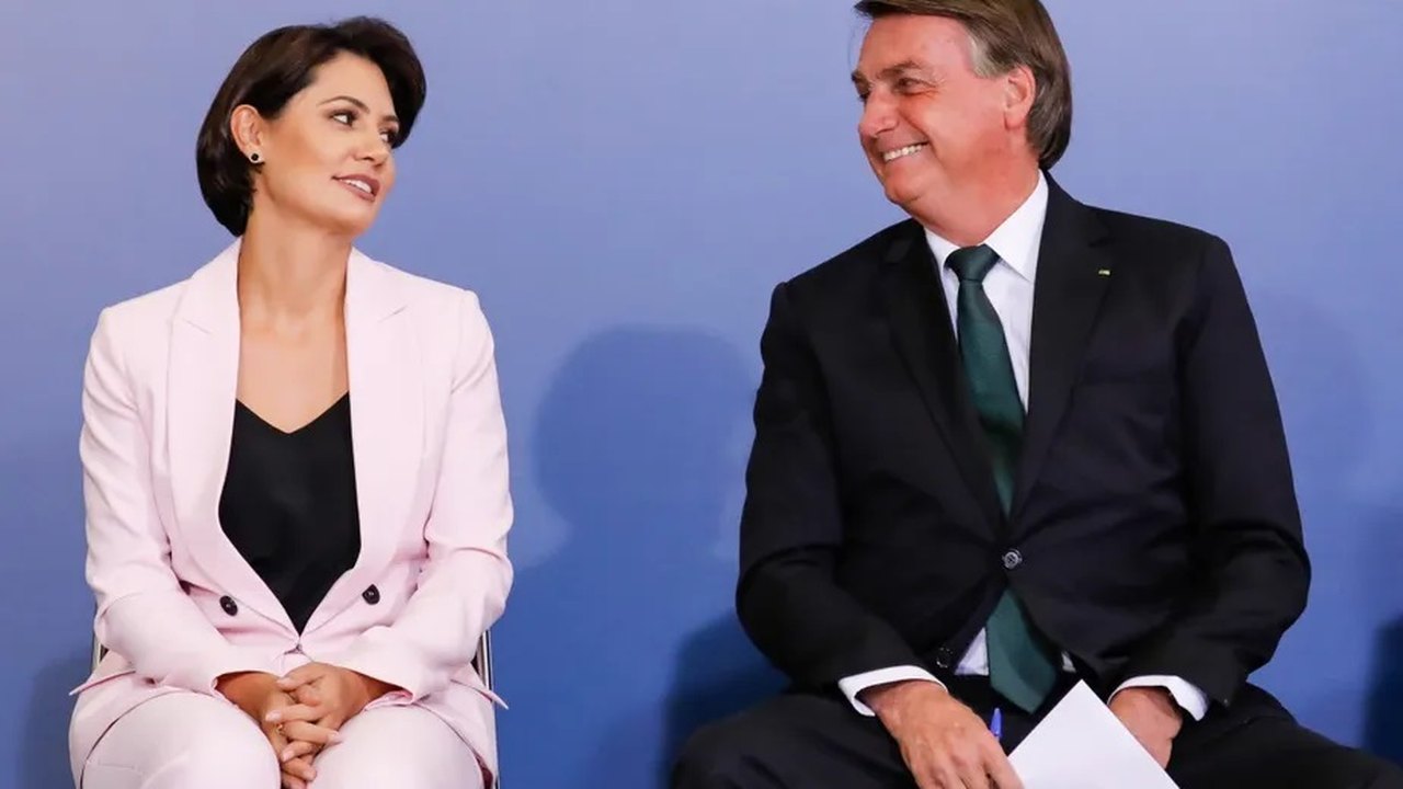 Receita cancela leilão após joias virarem possível prova contra casal Bolsonaro