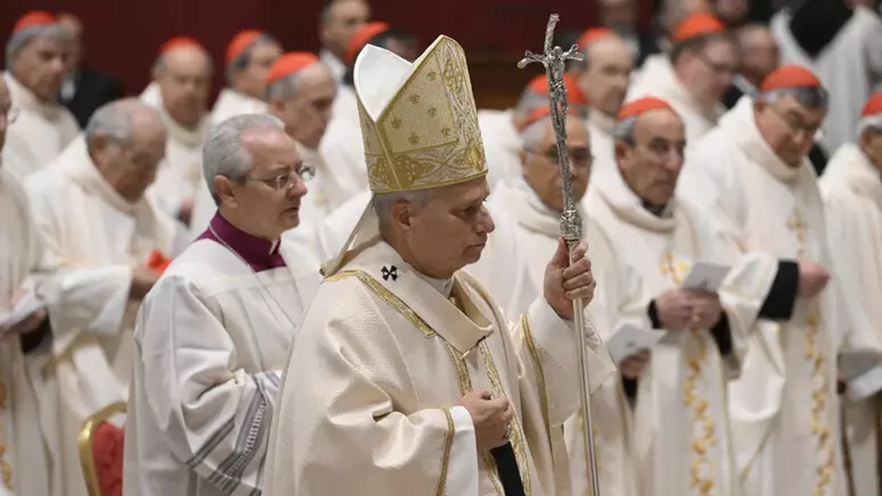 Papa alerta que cardeais não devem promover 'agendas pessoais'