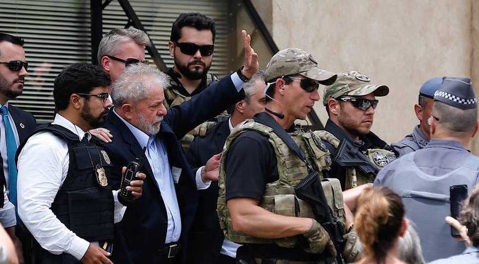 Lula preso pela Lava Jato. 