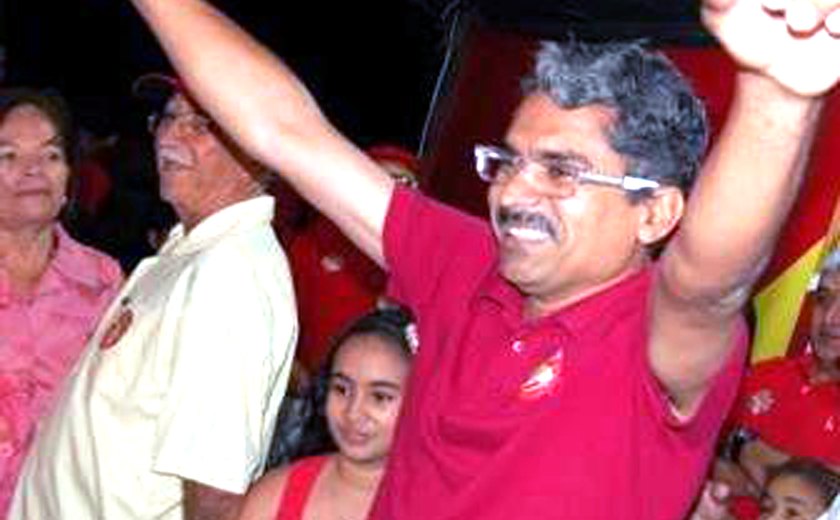 Professor Edvaldo inaugura comitê de campanha em Maceió