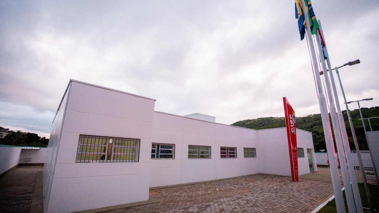 Governo Trabalhando: Paulo Dantas inaugura CISP e entrega equipamentos, sementes e alevinos em Água Branca