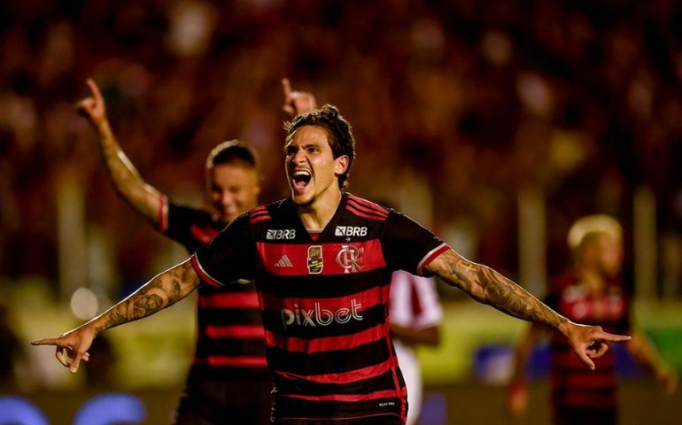Flamengo vence o Bangu com três gols de Pedro e assume a liderança da Taça Guanabara
