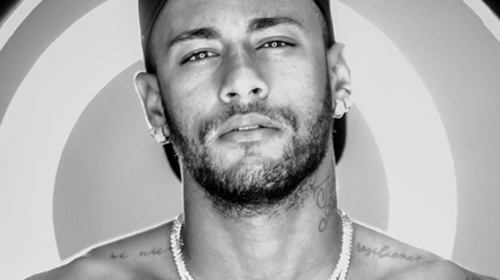 Neymar comemora aniversário em Paris com show de Safadão