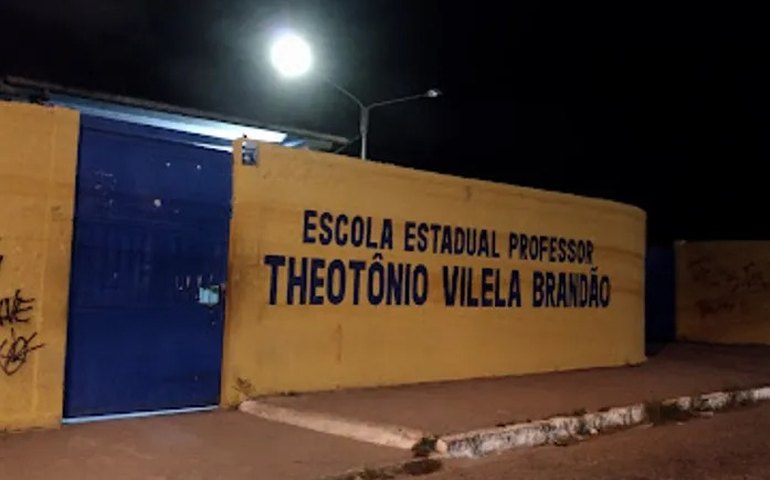 Pai de aluno saca arma de fogo e bate em estudantes durante jogo do JEAL