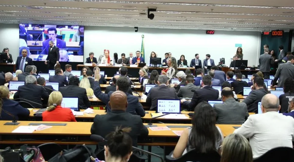 Reunião da comissão especial para discussão e votação do parecer em maio de 2026. - Foto: Vinicius Loures/Câmara dos Deputados