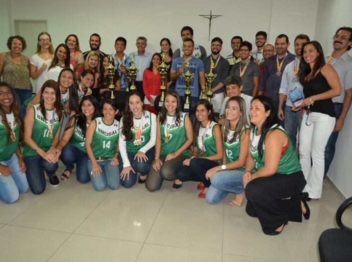 Reitor recebeu atletas premiados nos Jogos dos Servidores