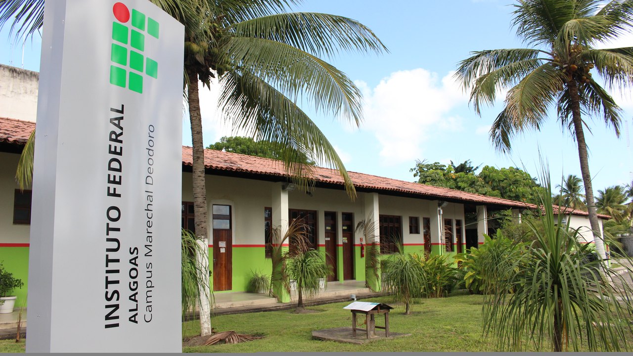 Ifal realiza encontro aberto sobre impactos da Reforma do Ensino Médio no Programa Nacional do Livro Didático