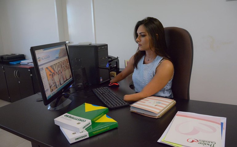 Thaise Guedes quer a implantação das disciplinas de Braille e Libras na formação de pedagogos