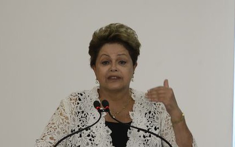 Dilma: ajuste no Bolsa Família e na tabela do IR reforça combate à pobreza