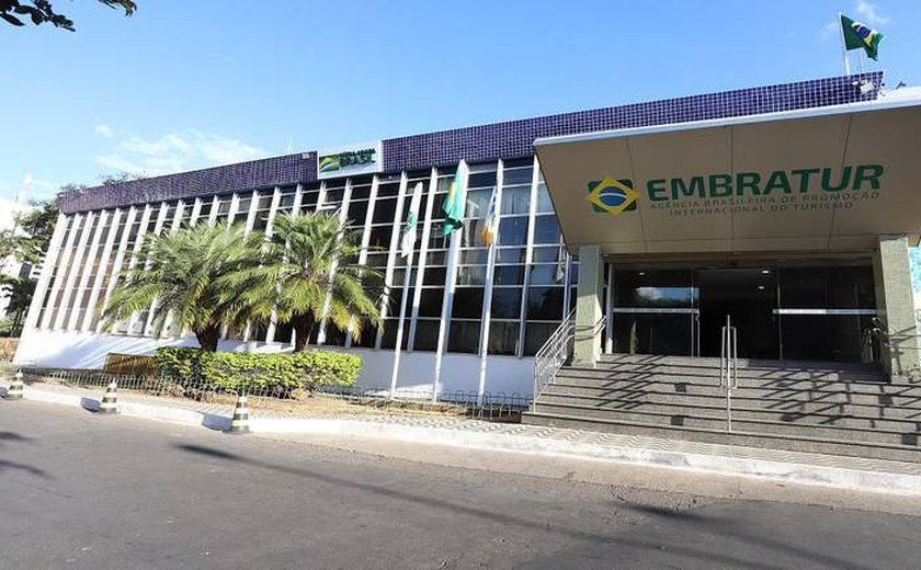 Sancionada lei que permite a contratação da Embratur sem necessidade de licitação