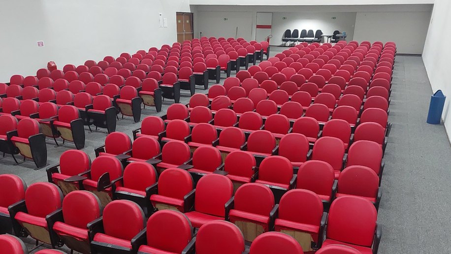 Antigo Cine Godoi, agora Centro de Convenções de Viçosa, voltará a exibir filmes 30 anos depois