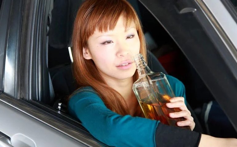 Campanha estimula motoristas a beber e dirigir em seguida no Japão