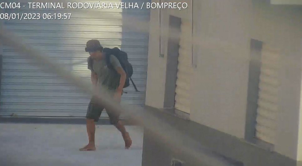 Homem é preso por agredir passageiro e furtar mochila na Rodoviária Velha em Aracaju