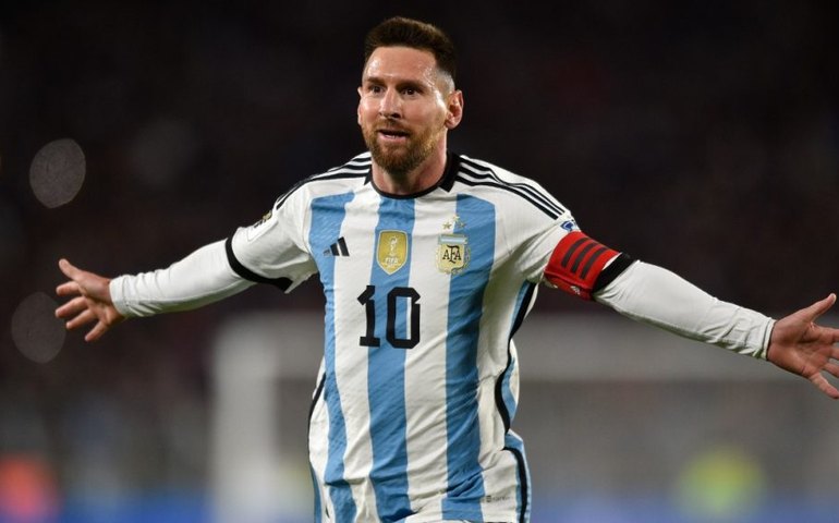Com naturalidade e Messi desencantando, Argentina bate Canadá e fica a um passo do bi da Copa América