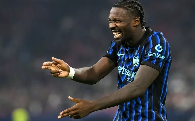 Inter vence Ajax com show de Thuram; PSG massacra Atalanta na Champions