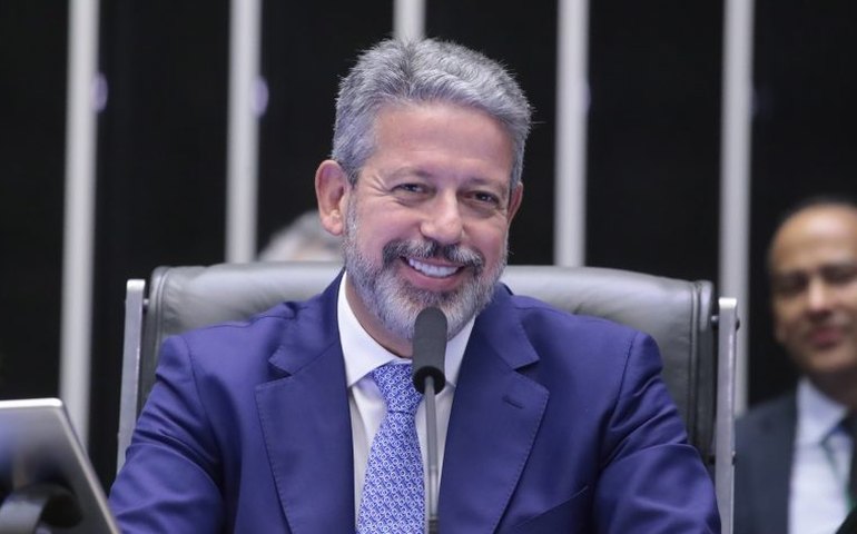Lira cobra governo por demora em envio de dados sobre IR ao Congresso