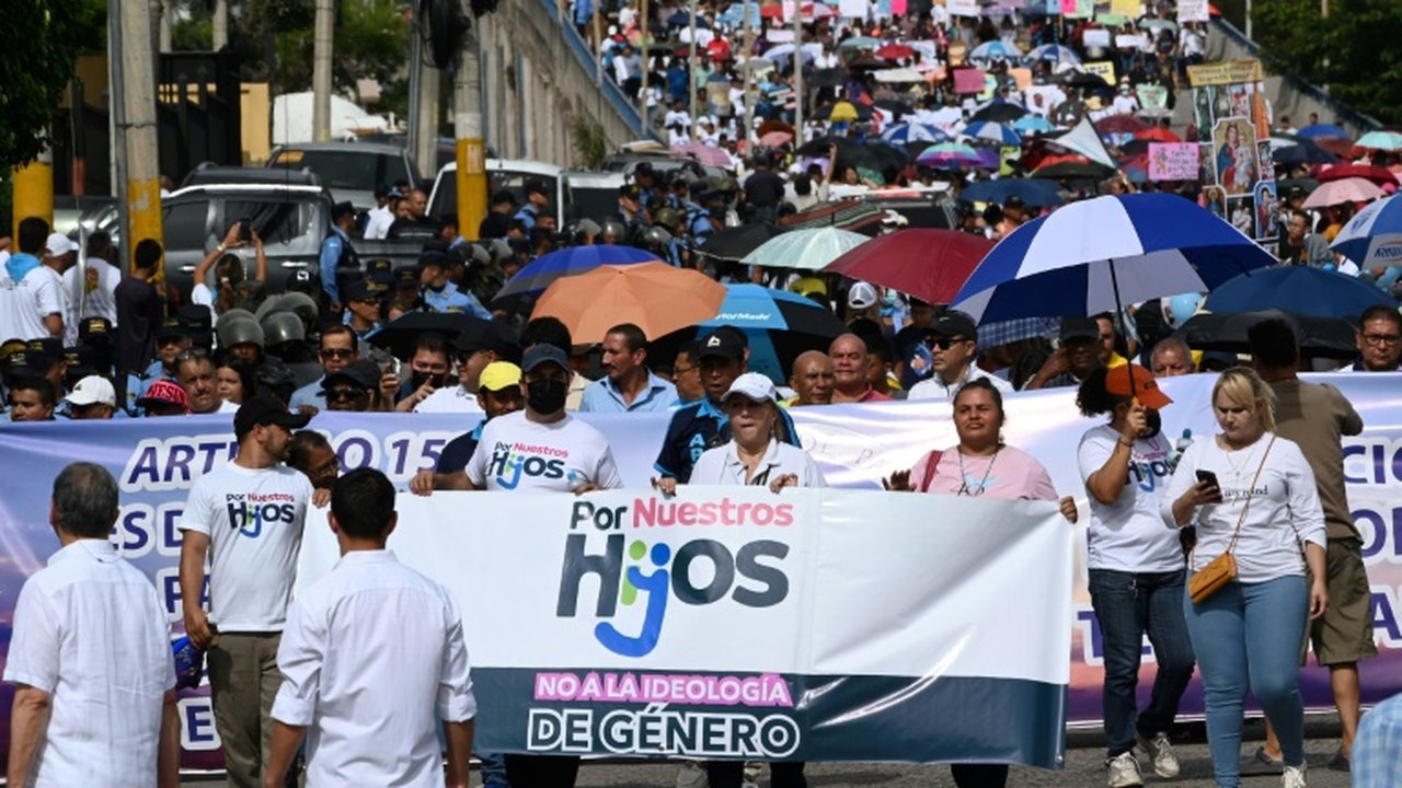 Hondurenhos marcham contra a lei que dizem promover 'ideologia de gênero'