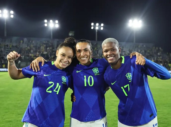 Seleção brasileira feminina assume quarta posição do ranking da Fifa