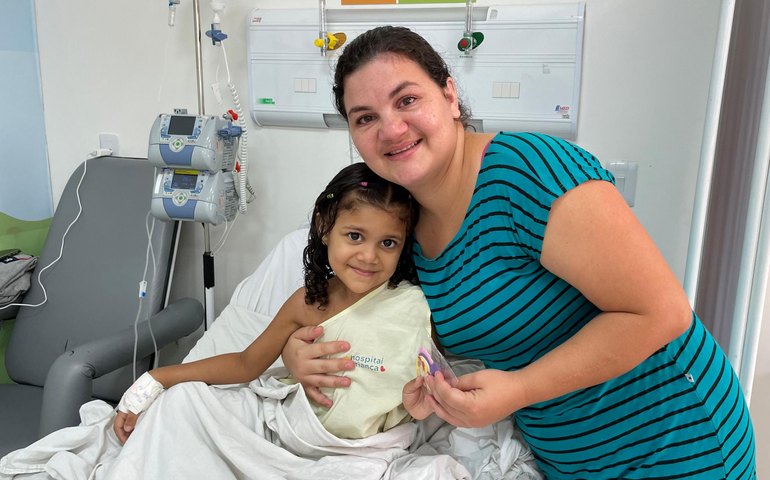 Hospital da Criança de Alagoas realiza ação em homenagem às mães acompanhantes e servidoras da unidade