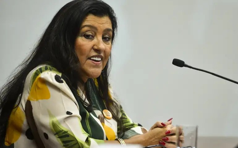 Regina Casé encerra contrato fixo com a Globo depois de 40 anos