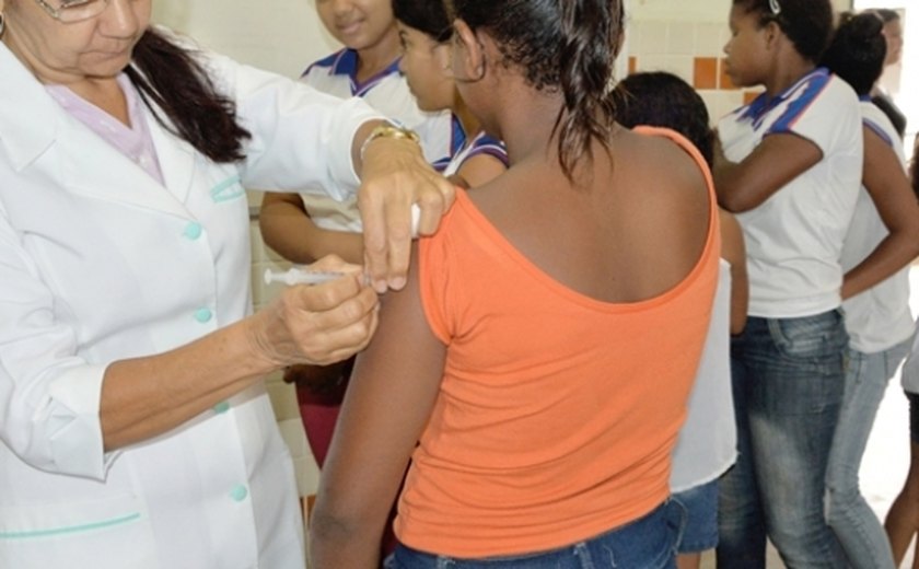 Sesau ressalta importância da vacinação de adolescentes contra HPV nas escolas
