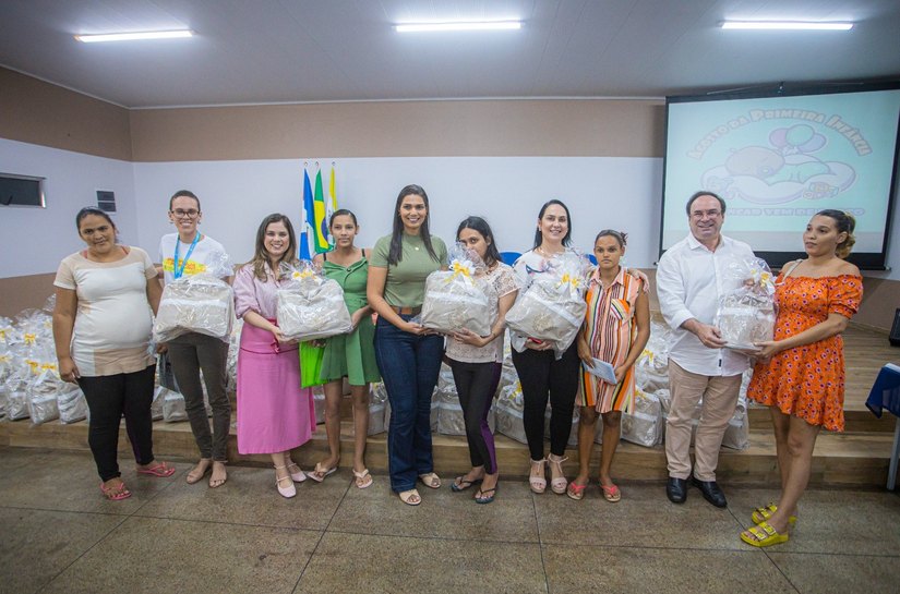 Prefeito Luciano entrega mais 100 kits de enxoval para gestantes em situação de vulnerabilidade