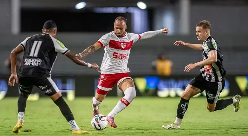 CRB enfrentou o Ahtletic neste domingo (12) no Rei Pelé. - Foto: Francisco Cedrim/Ascom CRB