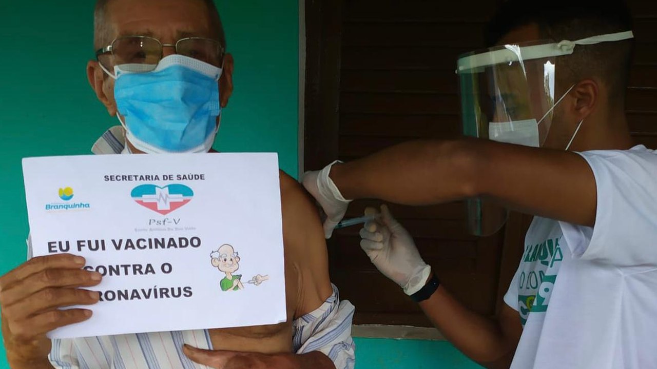 Mais de 180 idosos do município de Branquinha já receberam a primeira dose contra a COVID-19
