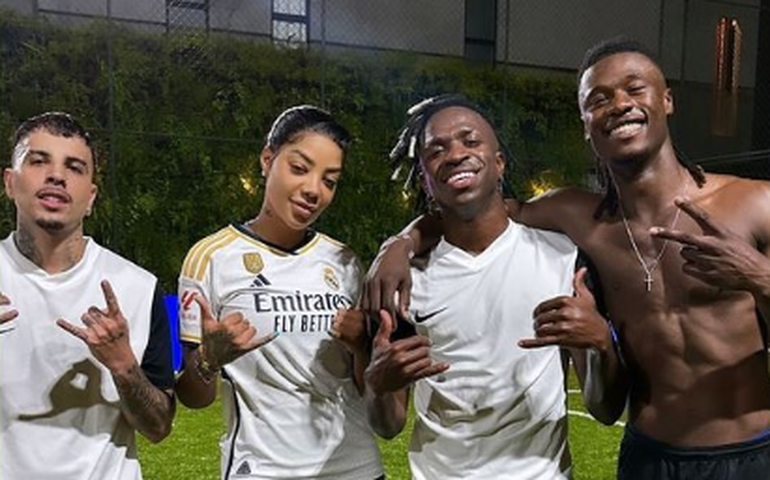 Ludmilla se diverte jogando futebol com Vini Jr, antes de cantar em aniversário do craque