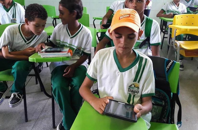Estudantes recebem tablets em Traipu