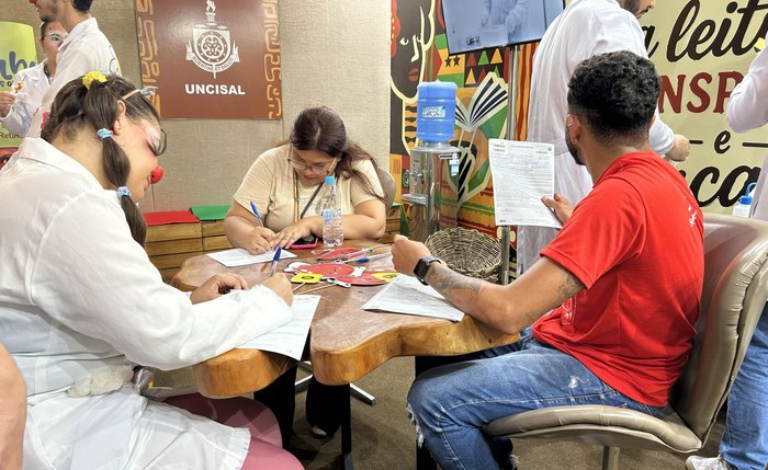 Para se cadastrar como doador de medula óssea, é preciso necessário doar 5 ml de sangue para analisar o código genético