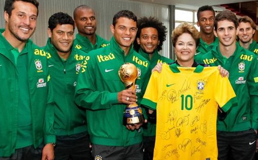 É hora de união em torno da nossa Seleção Brasileira, afirma Dilma