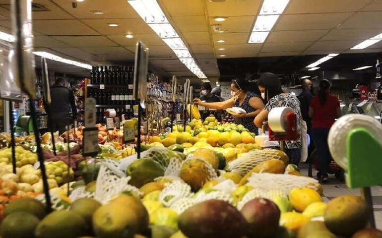 Brasil registra menor pobreza e desigualdade e maior renda em 30 anos