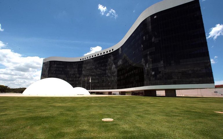 Após quase 30% de abstenção, TSE vai estudar razões e formas de combater ausência nas urnas