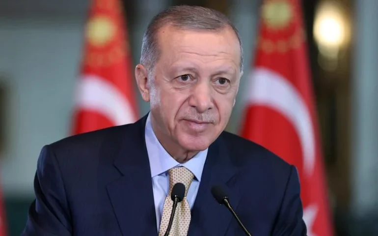 Presidente da Turquia dá aval à entrada da Suécia na Otan; tema segue para o Parlamento local