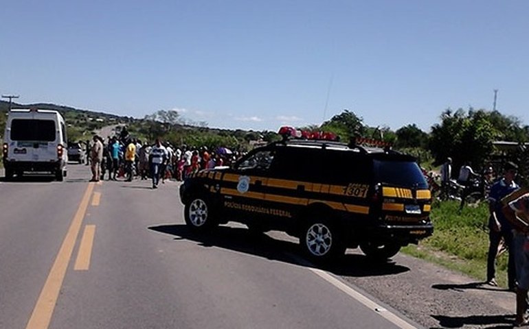 Em Cacimbinhas, acidente de moto deixa um morto e dois feridos na BR-316