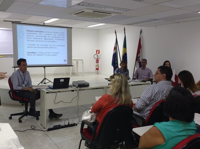 Processos licitatórios: SMF leva orientações a secretarias