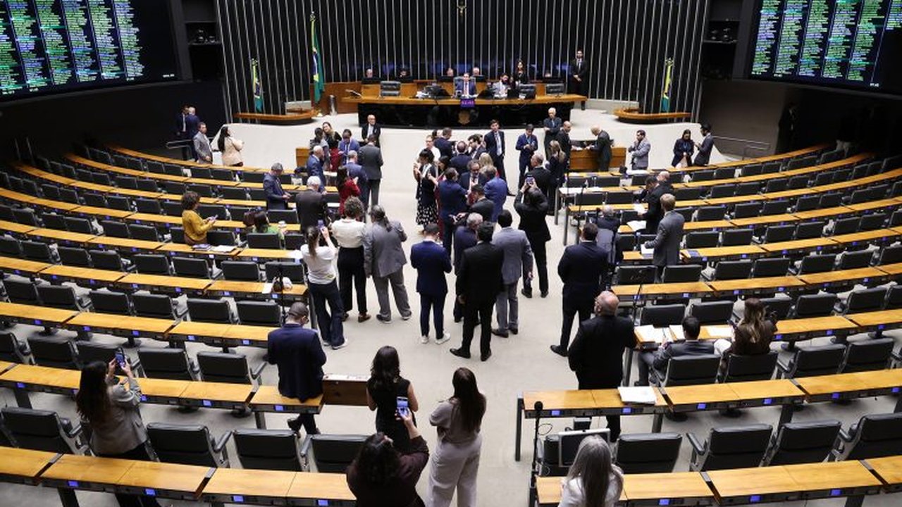 Câmara aprova MP que libera R$ 15 bilhões para exportadores e agroindústria afetados por tarifaço