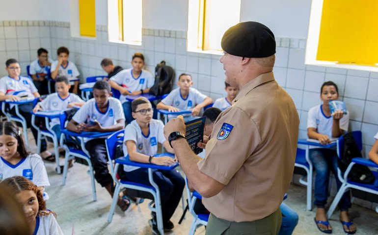 Base Comunitária da PM reforça segurança e aproximação em escolas do Vergel do Lago