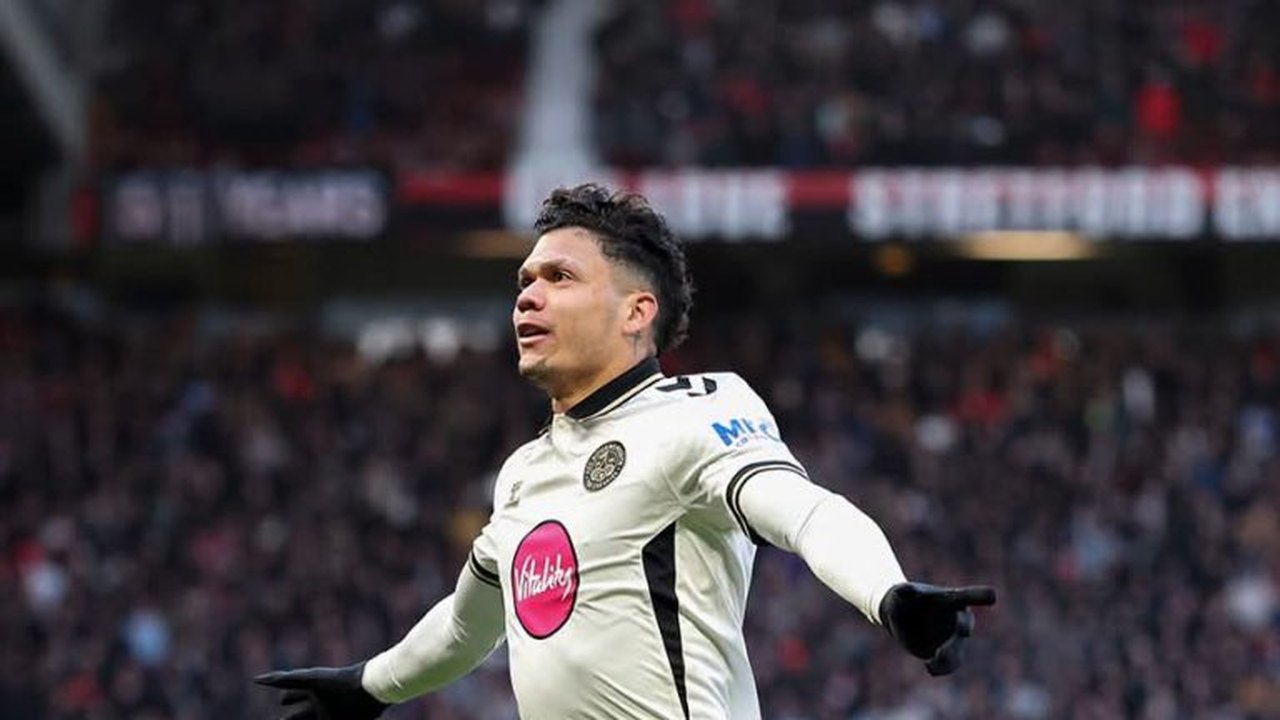 Evanilson marca golaço e Bournemouth goleia Manchester United em Old Trafford