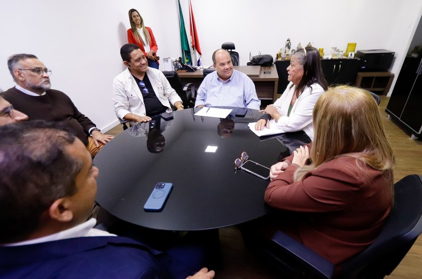 Prefeita se reúne com secretário de saúde para tratar de avanços na área e abertura do novo Hospital de Palmeira