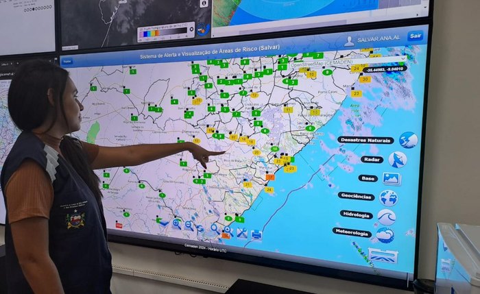 Meteorologista Bárbara Alves mostra monitoramento das áreas de risco realizada pela Semarh