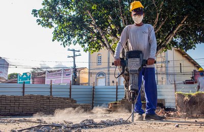 Berço da cultura arapiraquense, bairro Canafístula recebe investimentos em várias obras